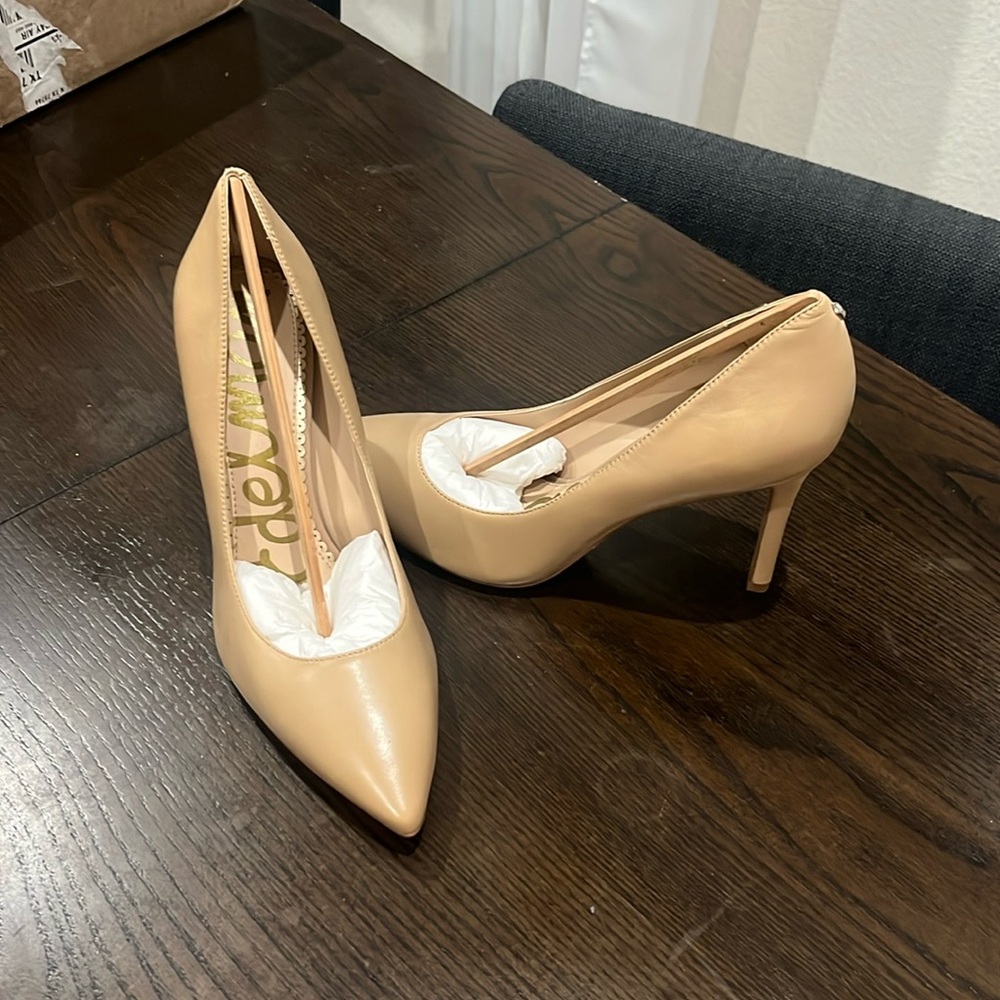 BRAND NEW - NEVER WORN: Sam Edelman Pointed Toe Pump